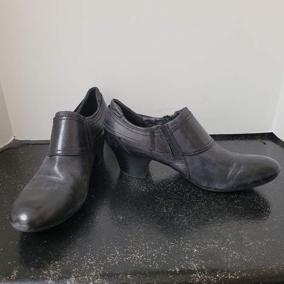 Born Huntley Black Leather Booties - Picture 1 of 6